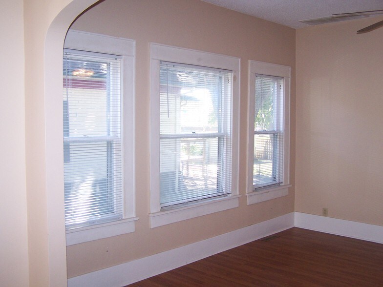 Building Photo - 237 S Holyoke St