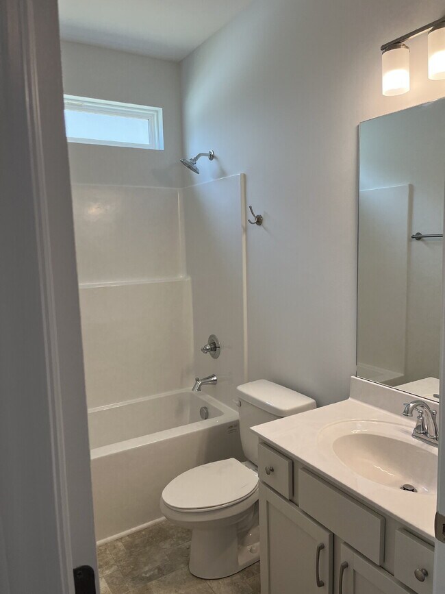Building Photo - 306 Crimper Ln