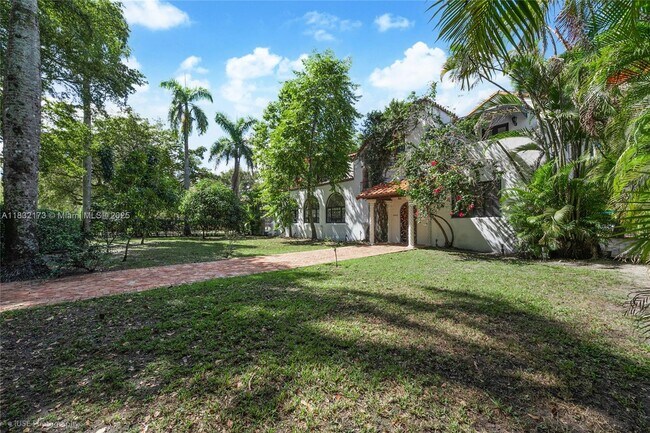Building Photo - 1624 Granada Blvd