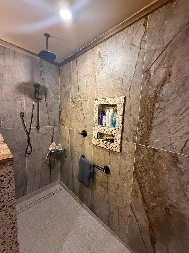 Building Photo - 2403 Bottoms East Rd