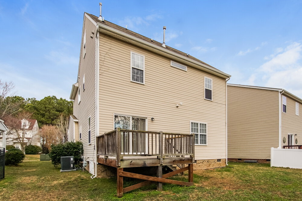 Building Photo - 610 Crosstie St