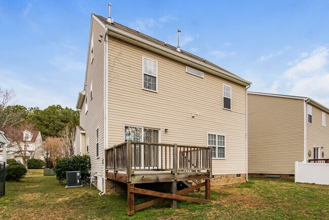 Building Photo - 610 Crosstie St