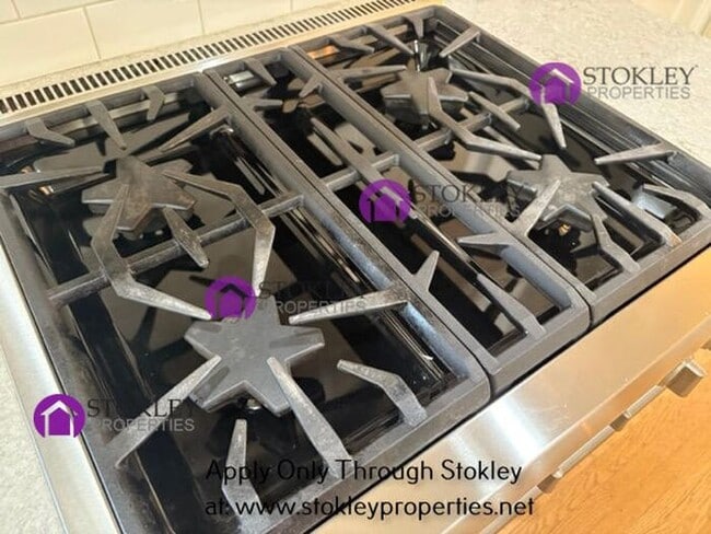 Building Photo - 231 Ivy Dr