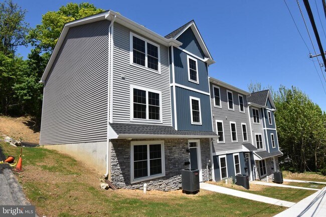 Building Photo - 358 E Nesquehoning St