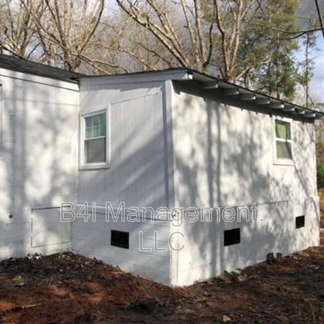 Primary Photo - 70 W Smith Rd