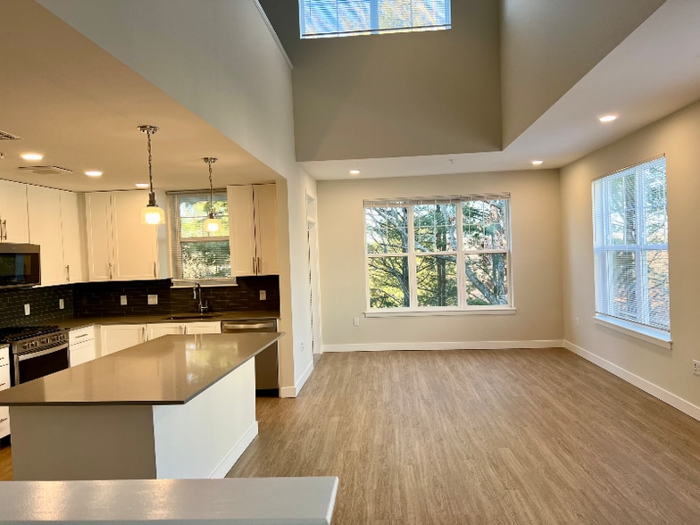 Building Photo - 2912 Mayflower Cir