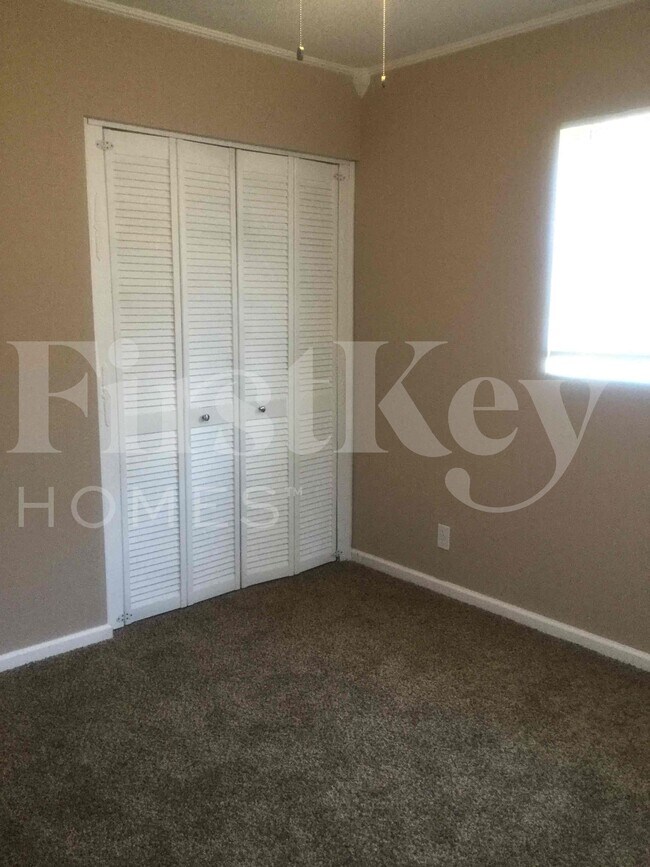 Building Photo - 1443 7th St