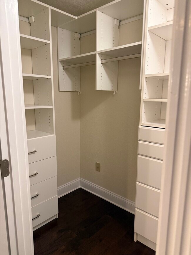 Building Photo - 430 Gehr Ln