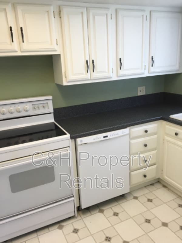 Building Photo - 2517 Wyoming Ave