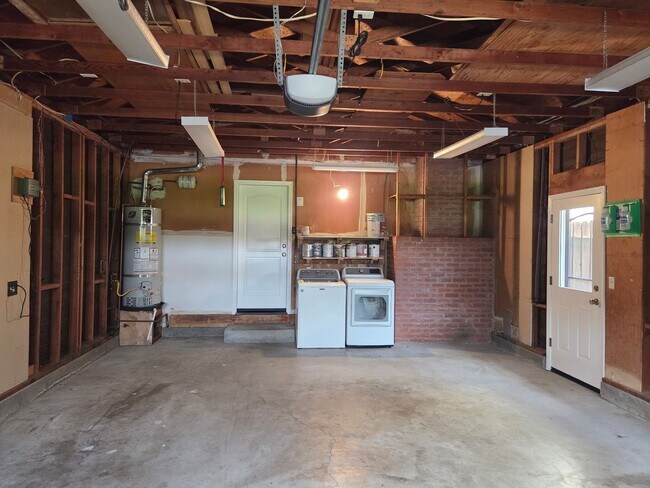 Building Photo - 2827 Owens St