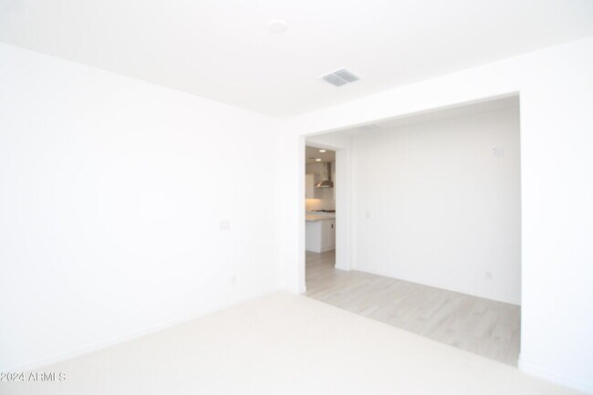 Building Photo - 8725 W Medlock Dr