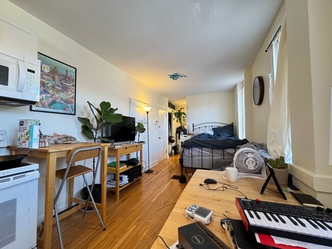 Building Photo - 59 Trumbull St