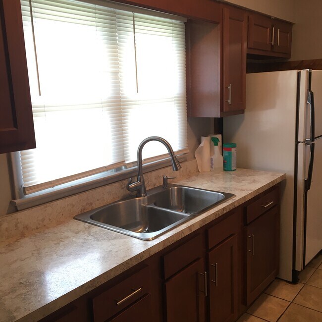 Kitchen - 2929 Pence St