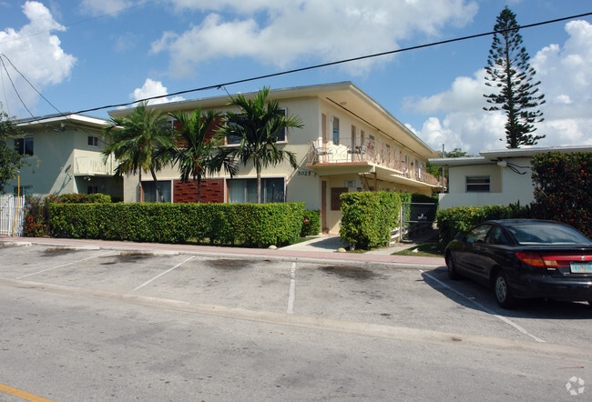 Primary Photo - 2025 Calais Dr