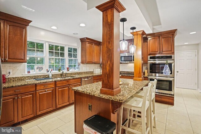 Building Photo - 6117 Larstan Dr