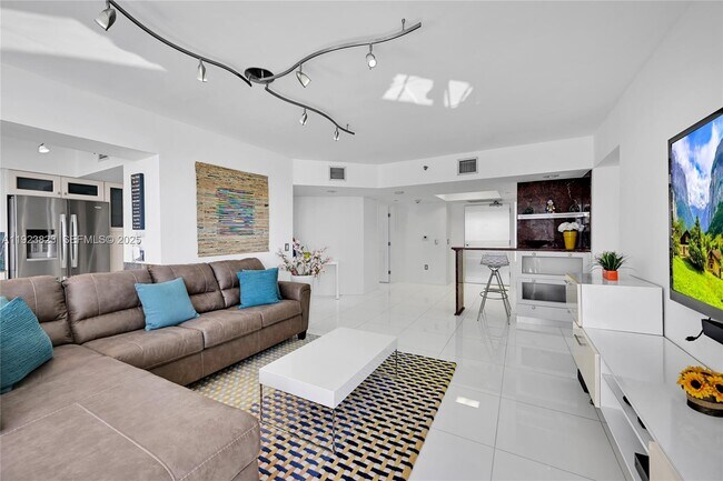 Building Photo - 16445 Collins Ave