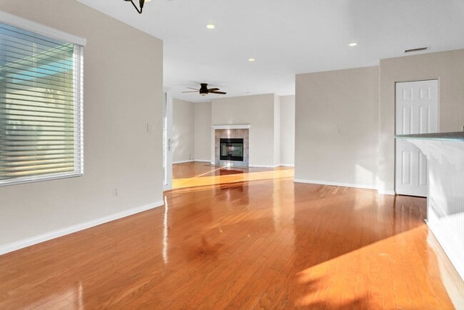 Building Photo - Beautiful detached home in Pacific Beach! ...