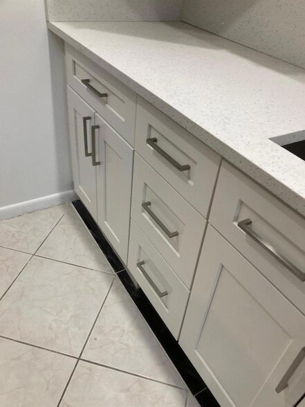 Building Photo - 2070 Yarmouth E