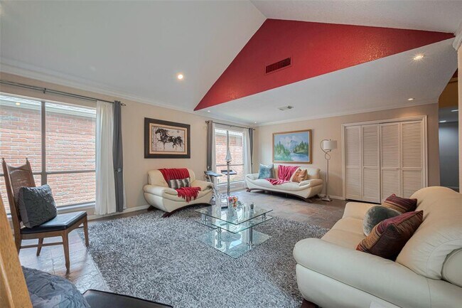 Building Photo - 12231 Carriage Hill Dr