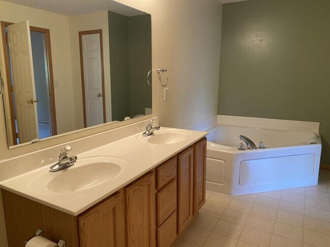 Building Photo - 17966 Vance Cir NW