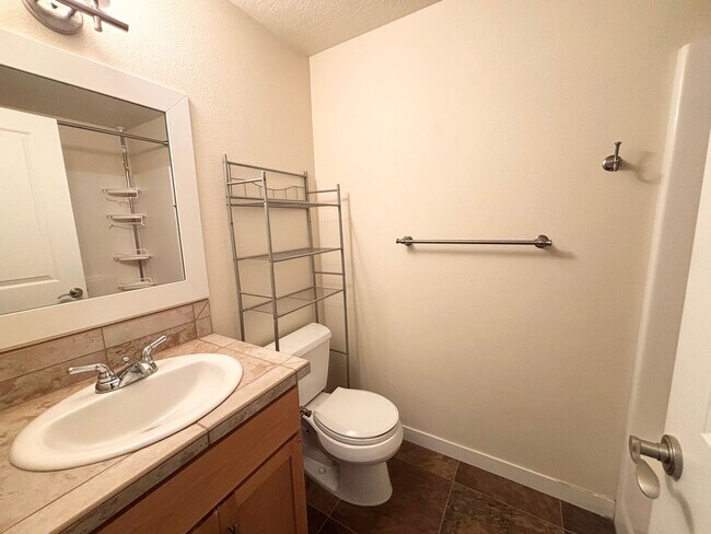 Building Photo - Charming 2BD 2BA Home In Beaverton!!