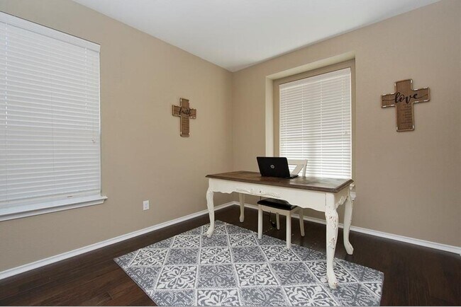 Building Photo - 105 Golden Bear Dr