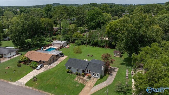 Building Photo - 2017 Shady Ln Dr NW