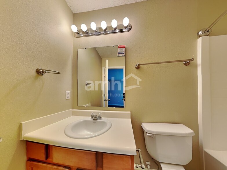 Building Photo - 656 Rocky Meadow Dr