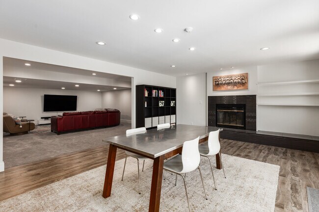 Building Photo - 4545 S Thousand Oaks Dr