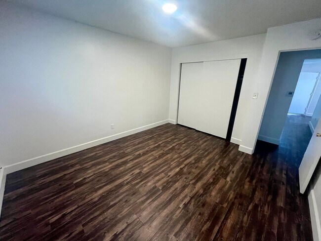 Building Photo - Two Bedroom Apartment at Moonlight Beach
