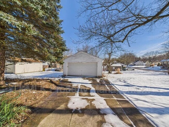 Building Photo - 871 Kennebec Ave