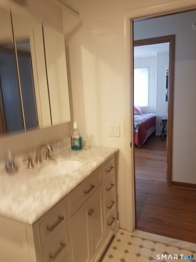 Building Photo - 72 Maple Tree Ave