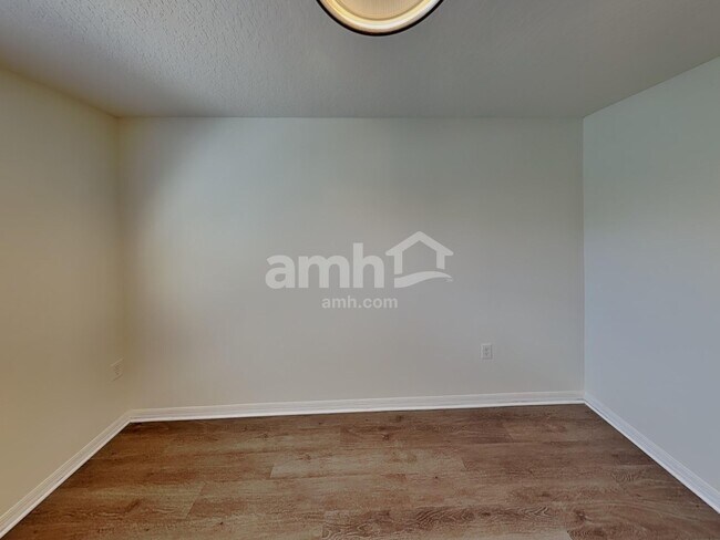 Building Photo - 544 Westcliffe Dr