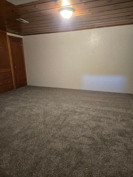 Building Photo - 2611 E 4000 N