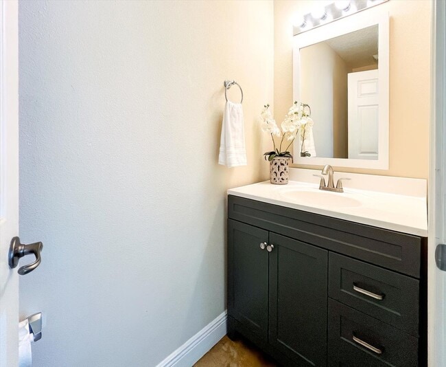 Building Photo - Prime Downtown Baldwin Park 3 BR Townhome for Rent – Unbeatable Location!