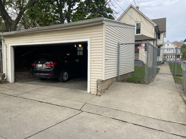 1 Garage Space - 2429 N Oakland Ave