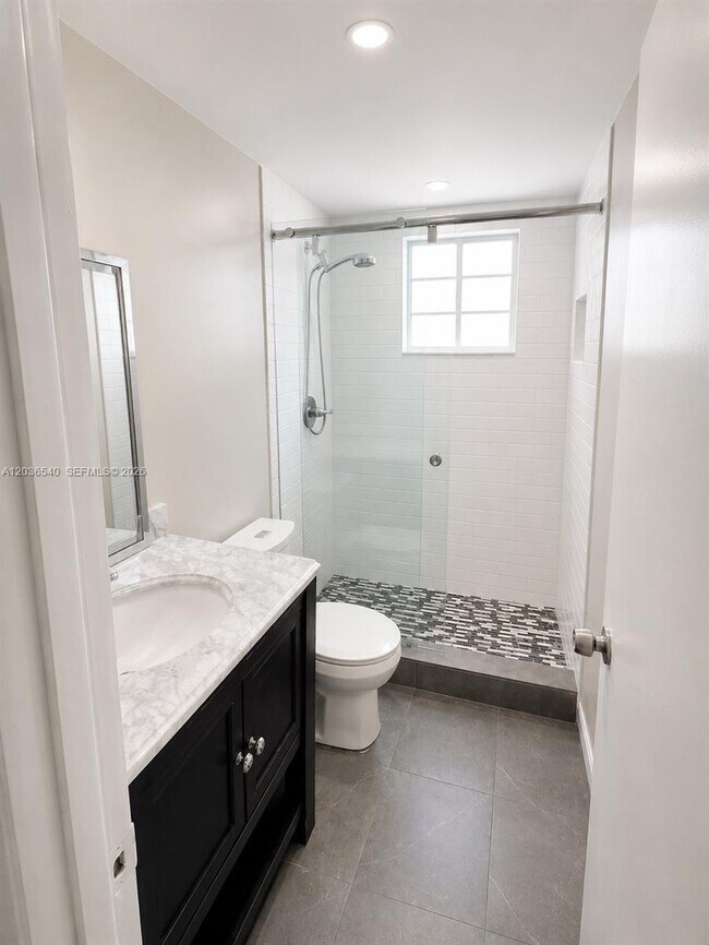 Building Photo - 4122 Collins Ave