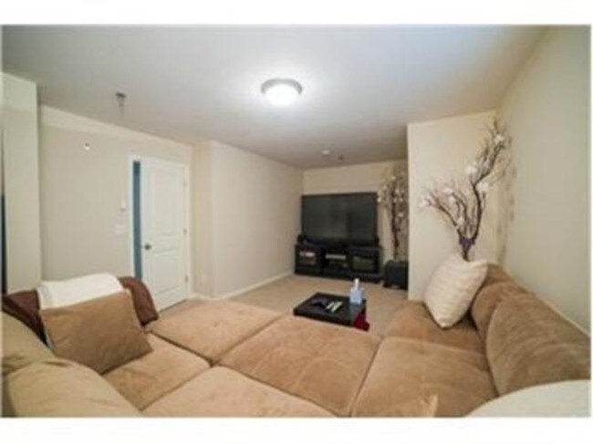 Building Photo - 15720 Manor Way