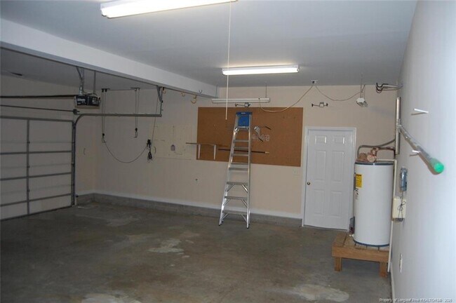 Building Photo - 1165 Greenbriar Dr