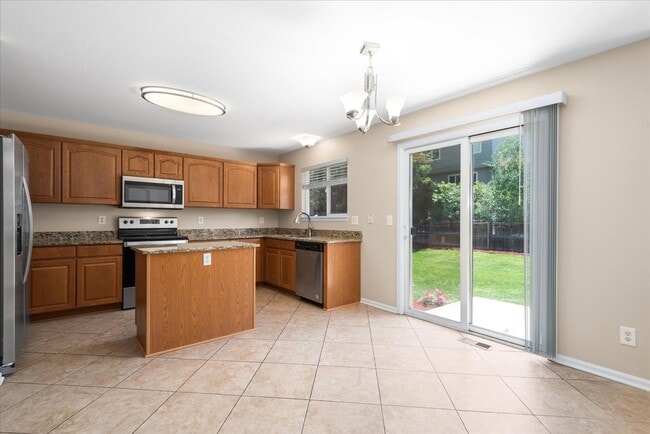 Building Photo - 9320 Cove Creek Dr