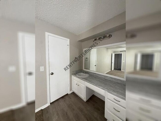 Building Photo - 5412 S Huddleston St