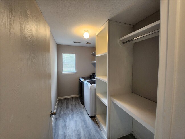 Building Photo - 20718 Blanton Brook Dr