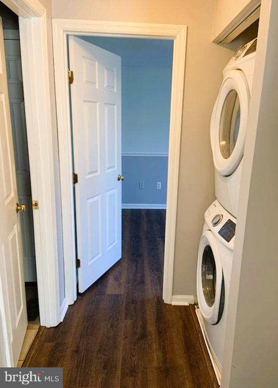 Building Photo - 557 Cascade Way