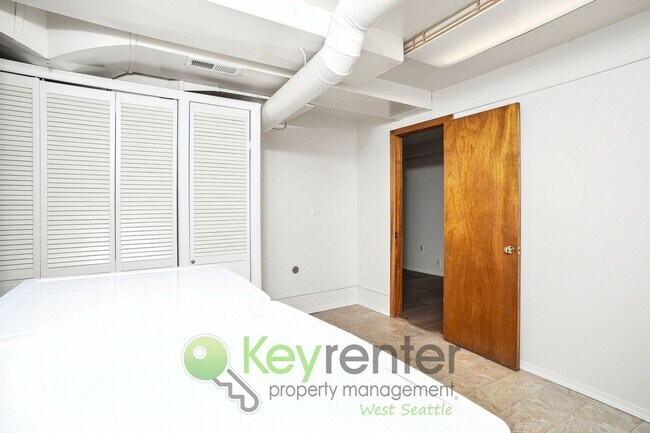 Building Photo - 924 S 226th Pl