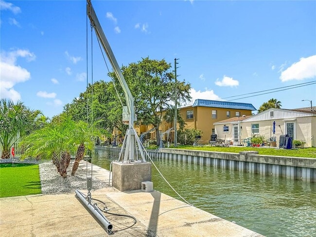 Building Photo - 572 Baywood Dr N