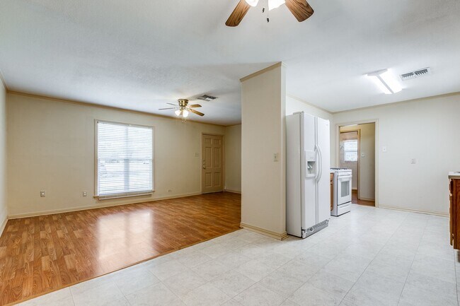 Building Photo - 322 Byrnes Dr