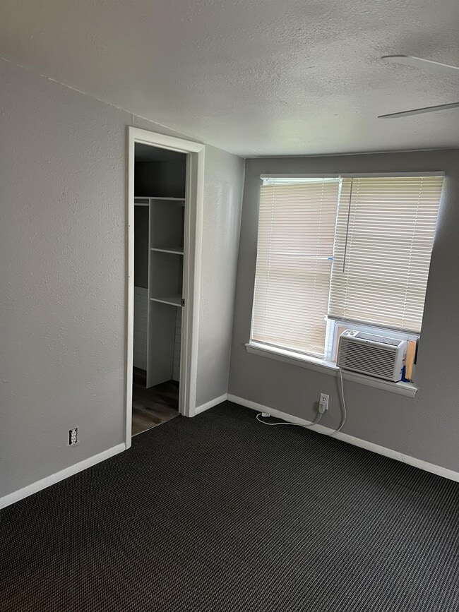 Building Photo - 4207 N Beaver Ave