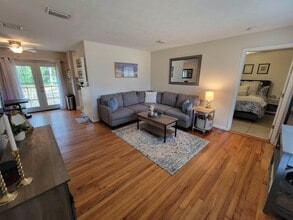 Building Photo - 404 Sable Ct