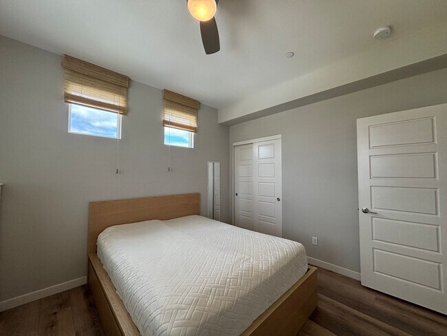 Building Photo - Updated 4 Bedroom 3.5 bath Condo located i...