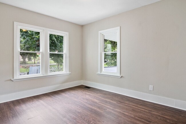 Building Photo - Coming Soon - Charming 3 Bedroom, 1 Bath S...